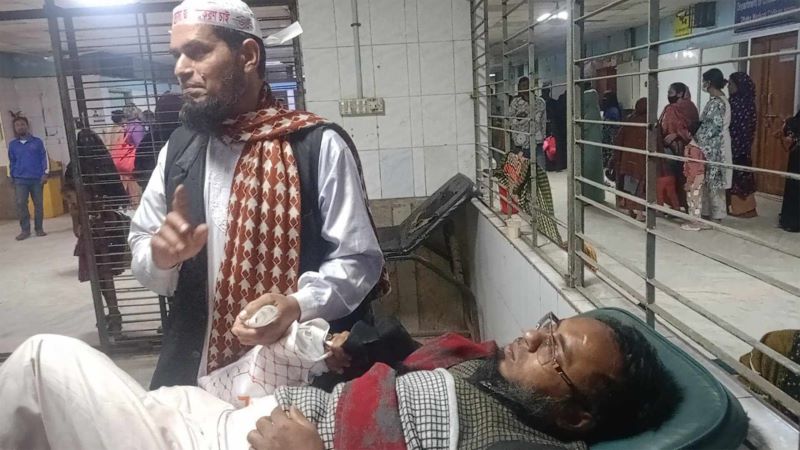 শাহবাগে ইবতেদায়ি শিক্ষকদের পুলিশের লাঠিপেটা, নারীসহ আহত পাঁচ